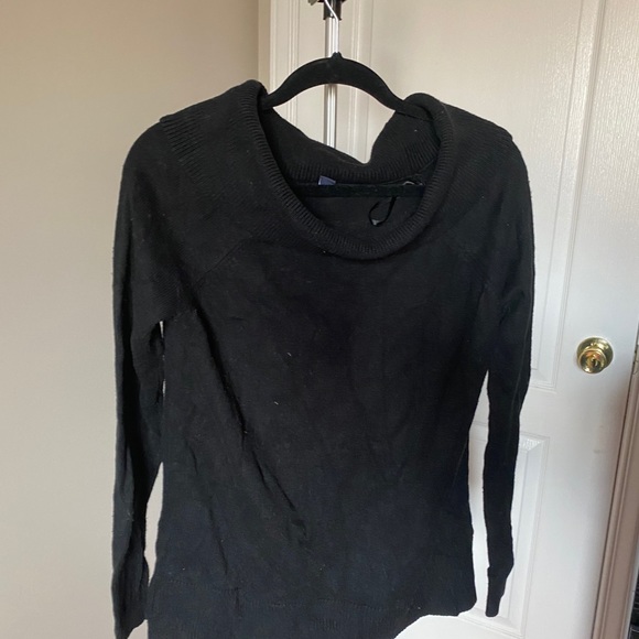 Gap Off the Shoulder Sweater - Picture 2 of 8